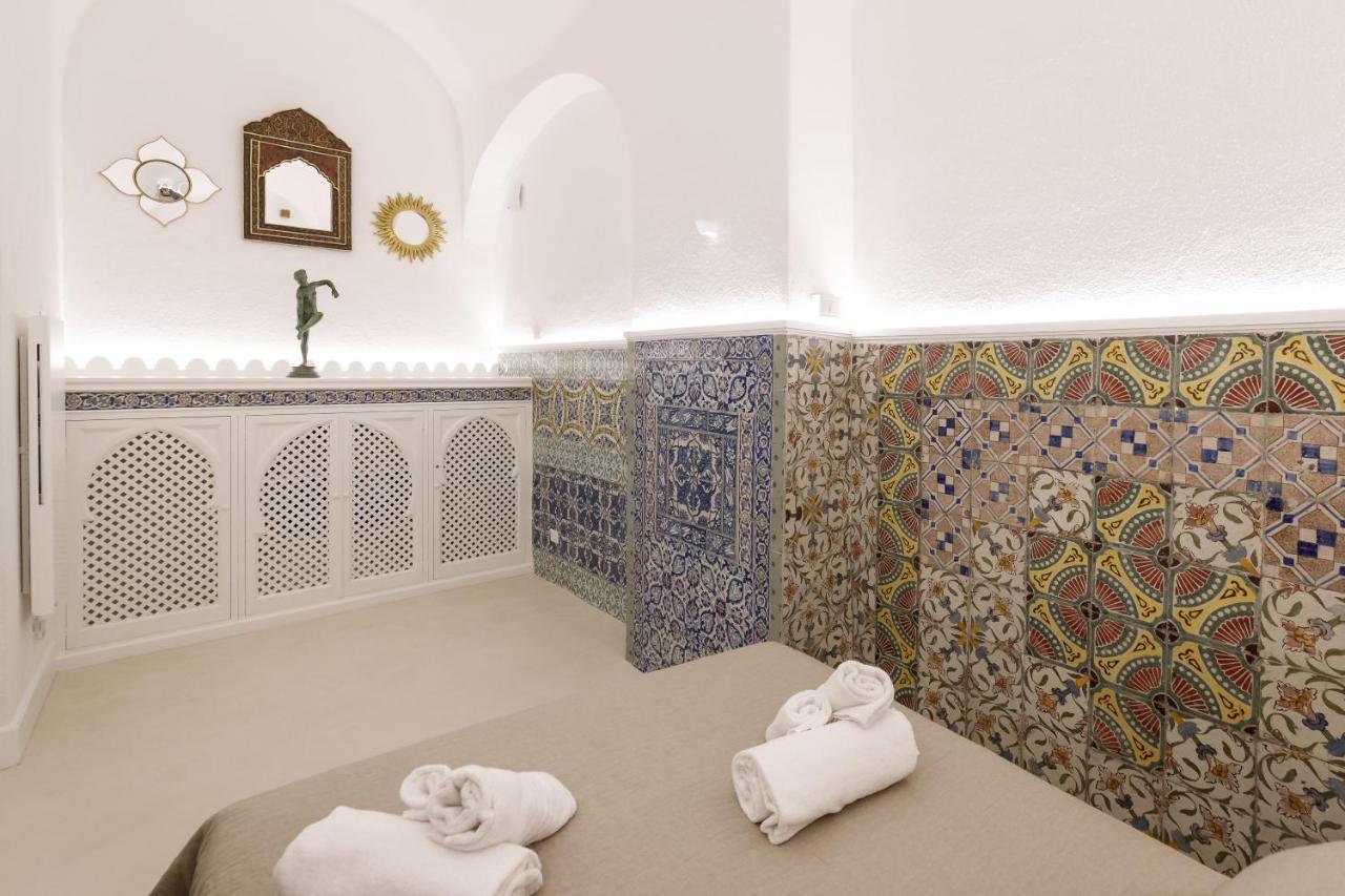 Qasar Luxury - In Capri's Piazzetta